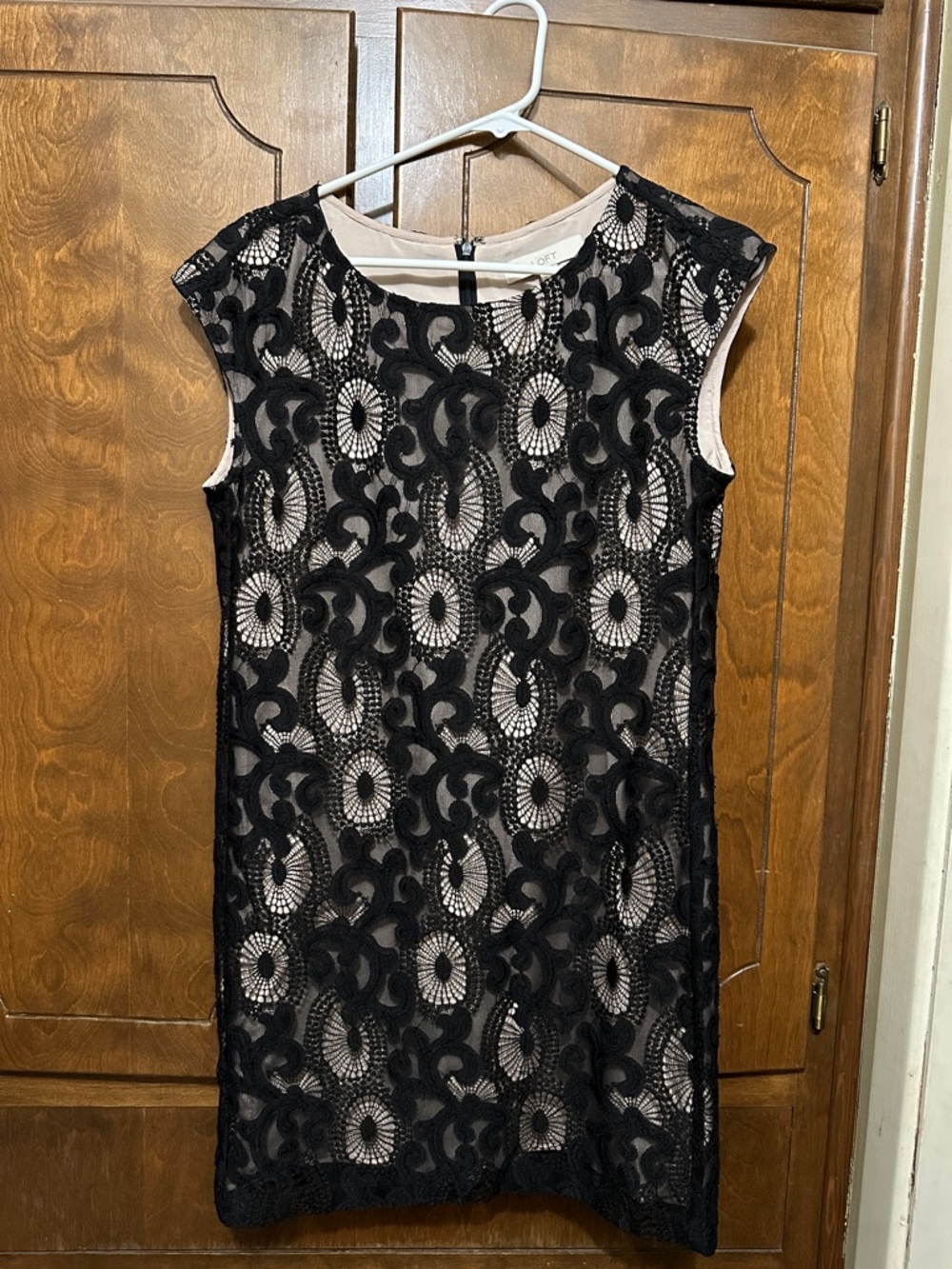 LOFT Sleeveless Black “Crochet” Swirl Lace Overlay Mini Dress w/Cream Lining